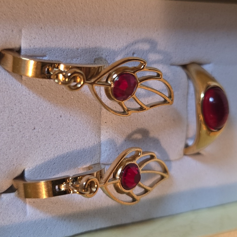 Gold-Tone Winged Leaf Earrings & Ring Set